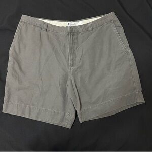 Columbia men’s cargo shorts dark‎ gray size 40